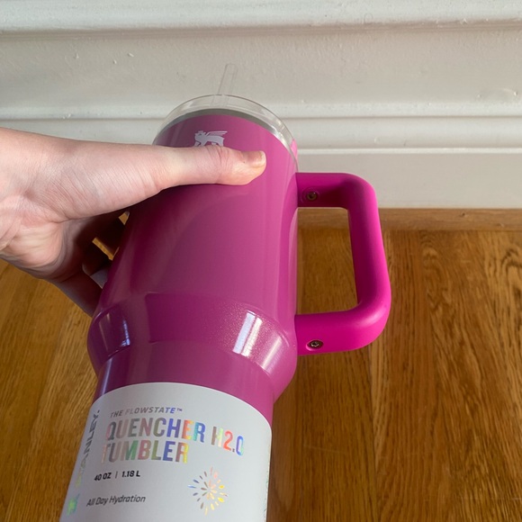 ❗️SALE❗️Stanley Pink Quencher H2.0 Tumbler - Picture 4 of 4